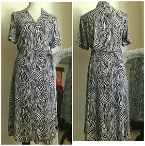 Tara Ryan Navy/white wrap dress Size L